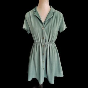 Montreau sage green button up dress. Size M.